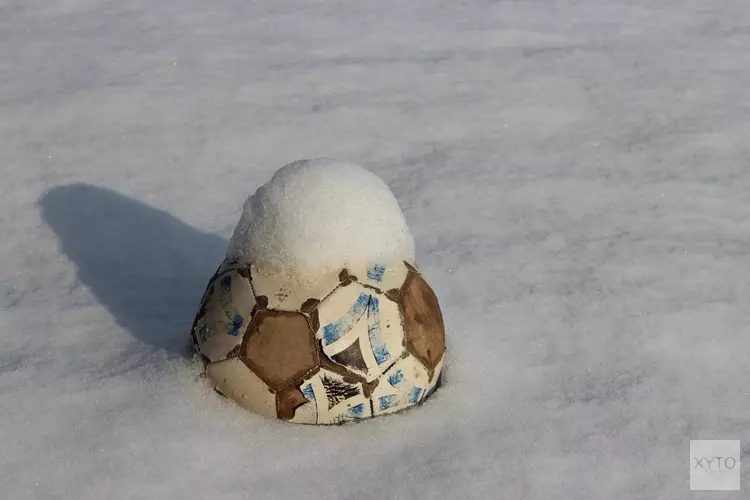 KNVB gooit betaald voetbal op zondag eruit wegens code rood