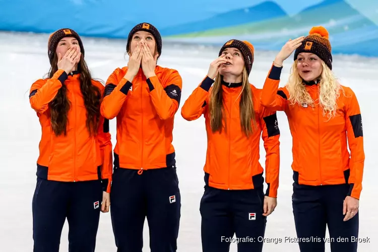 Gouden shorttrack-ploeg draagt titel op aan Lara van Ruijven